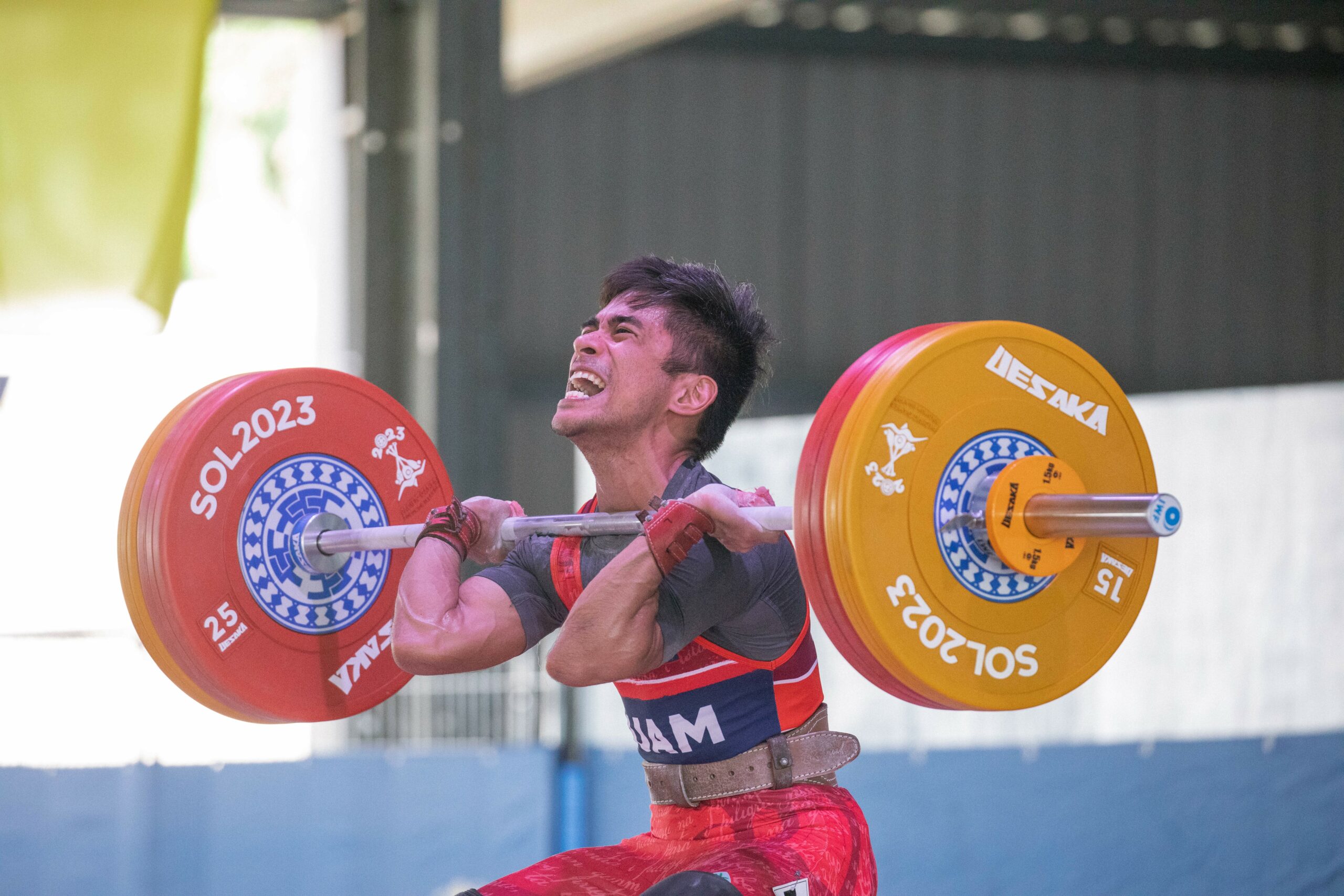 A man weightlifting