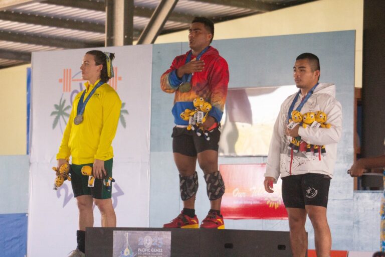 Kiribati’s Katoatau sets new weightlifting record as Australia dominate