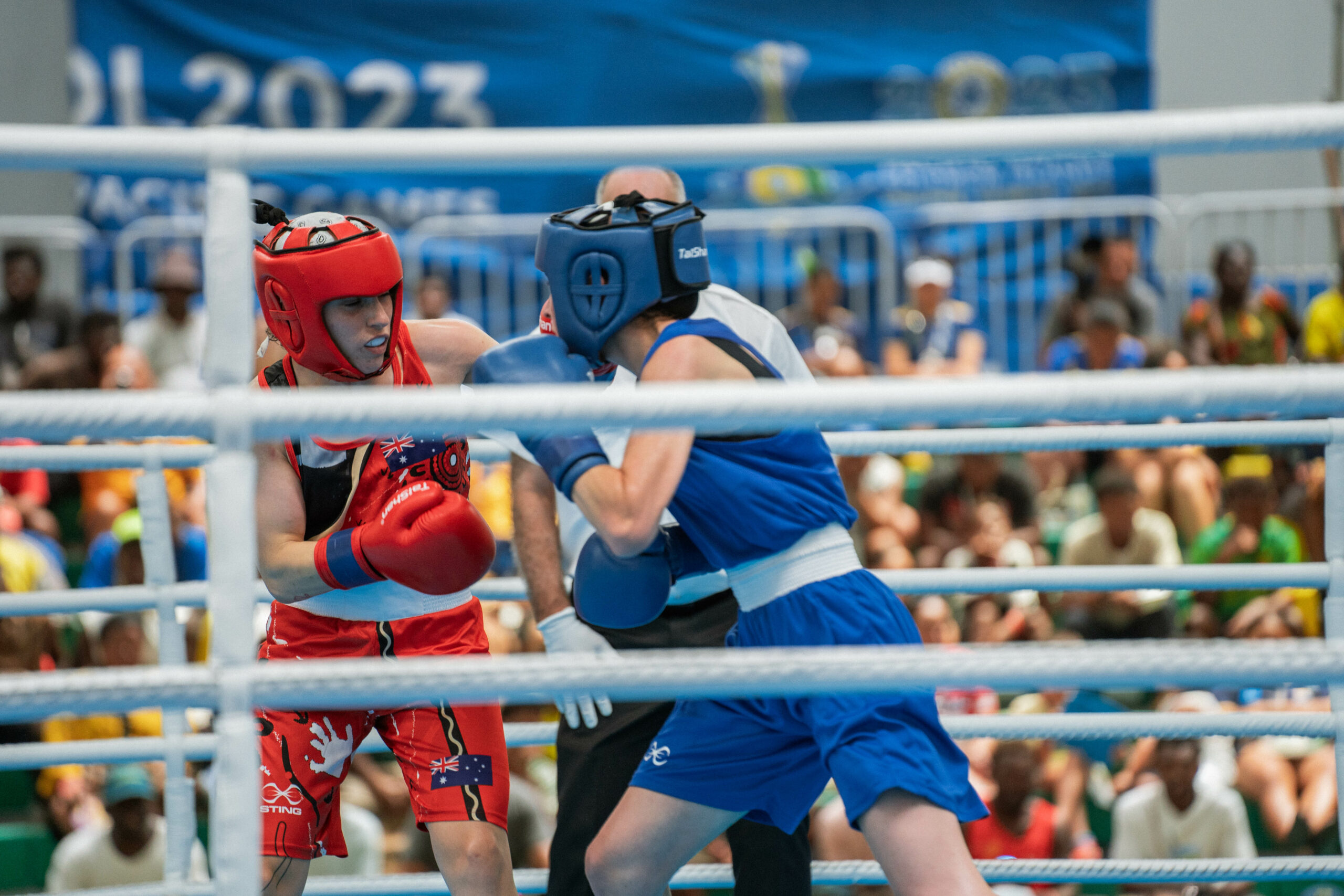 Women boxing